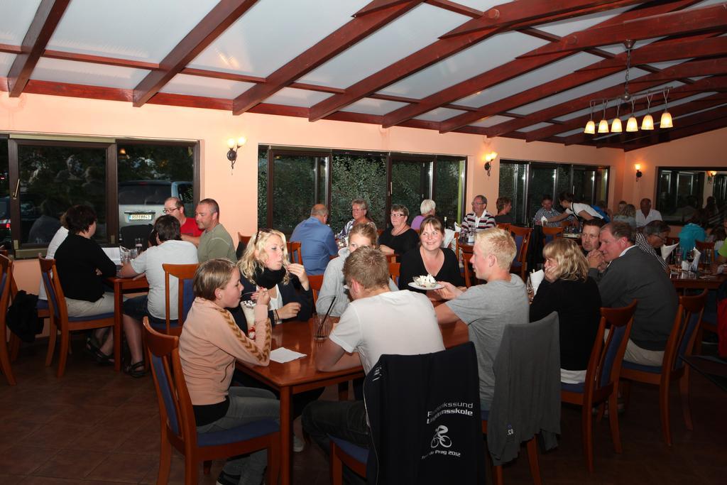 Camping Oase Praha Hotel Zlatníky Eksteriør billede