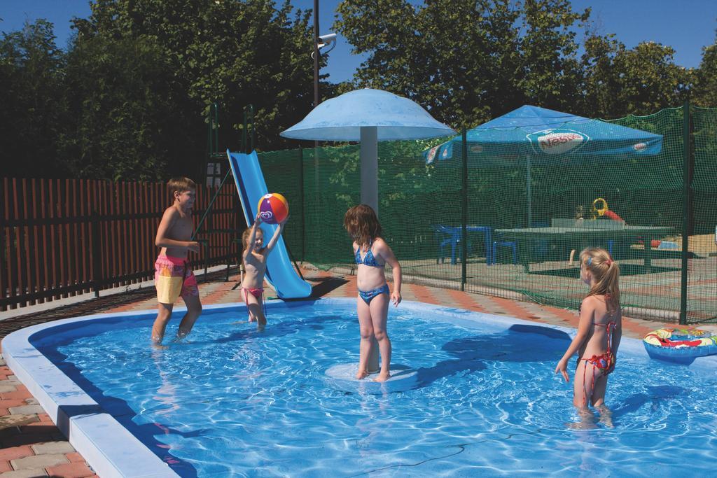 Camping Oase Praha Hotel Zlatníky Eksteriør billede