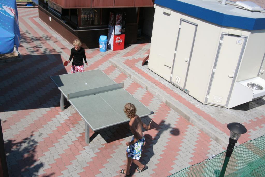 Camping Oase Praha Hotel Zlatníky Eksteriør billede